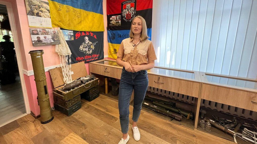 Новини Тернополя - фото з Волонтерка з Тернопільщини обрізала коси, щоб допомогти ЗСУ