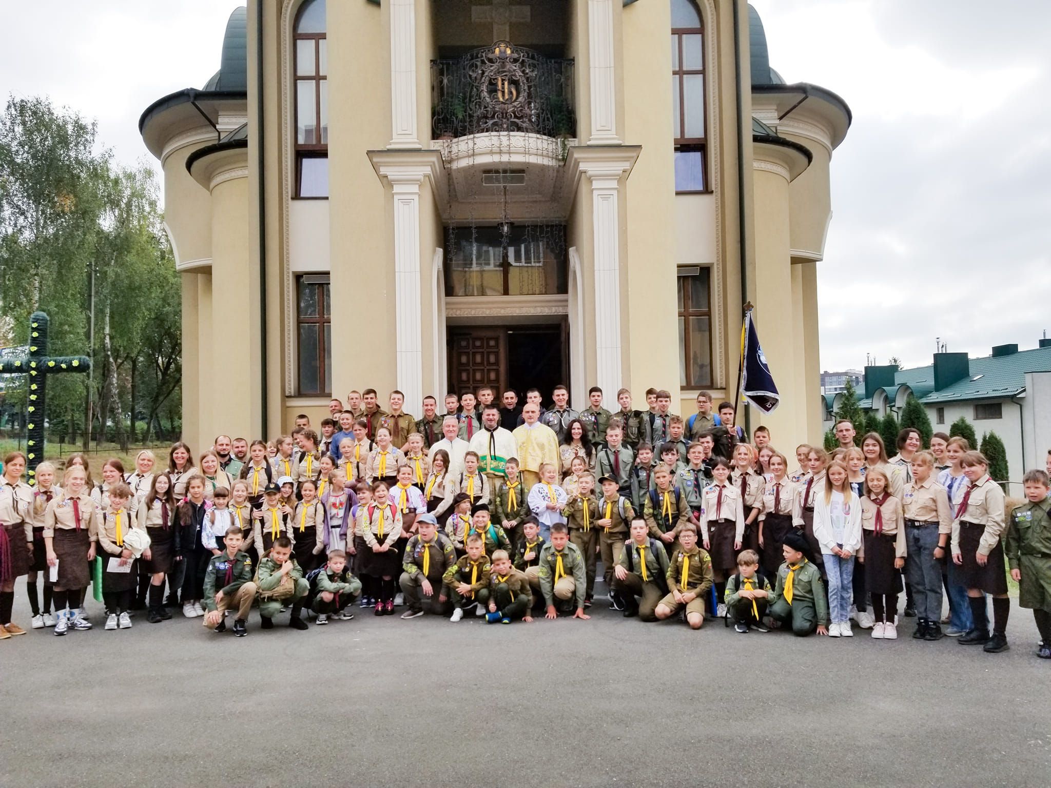 Новини Тернополя - фото з У Тернополі близько 700 пластунів зі всієї області взяли участь у «Відкритті Пластового Року»