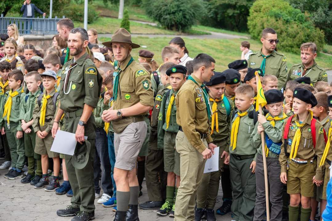 Новини Тернополя - фото з У Тернополі близько 700 пластунів зі всієї області взяли участь у «Відкритті Пластового Року»