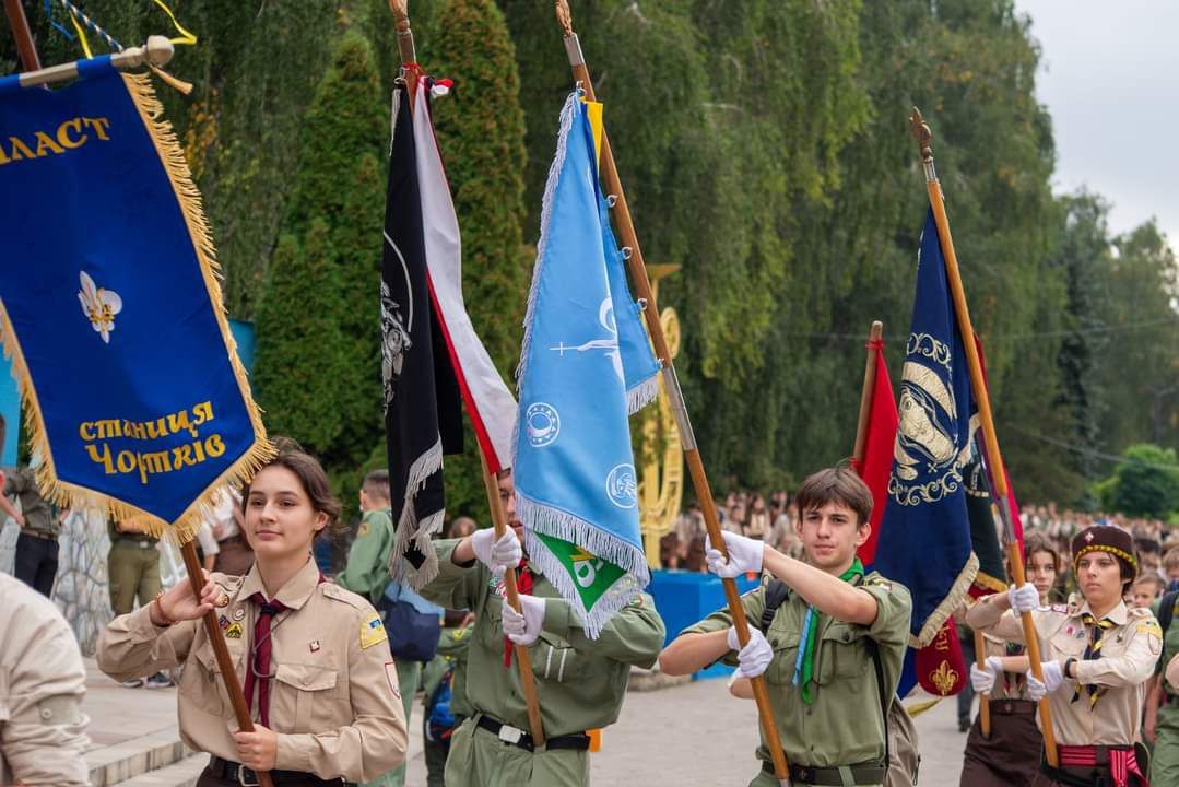 Новини Тернополя - фото з У Тернополі близько 700 пластунів зі всієї області взяли участь у «Відкритті Пластового Року»