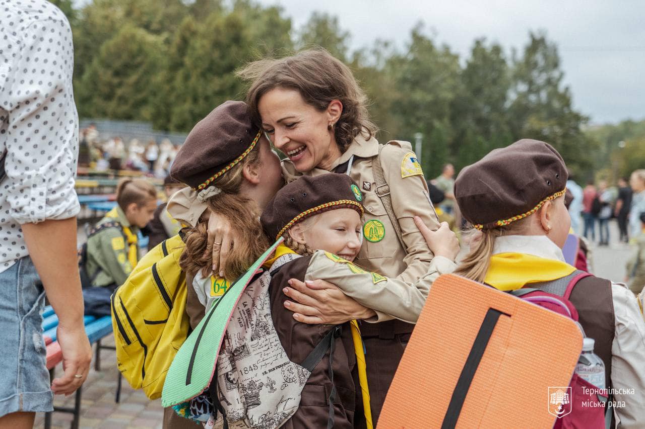 Новини Тернополя - фото з У Тернополі близько 700 пластунів зі всієї області взяли участь у «Відкритті Пластового Року»
