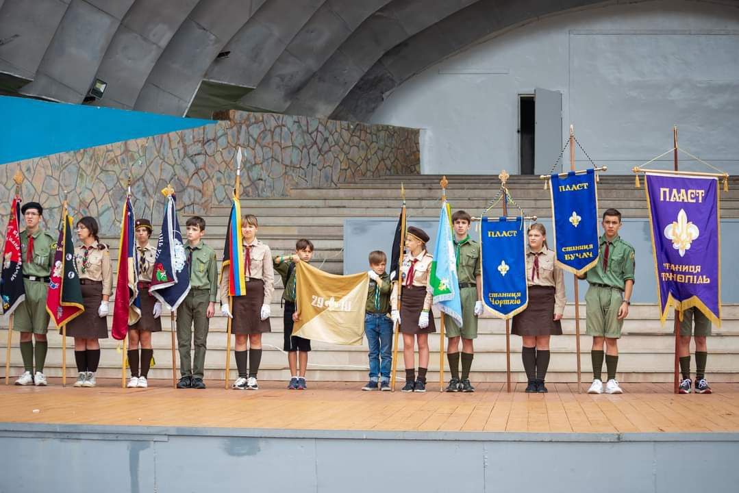 Новини Тернополя - фото з У Тернополі близько 700 пластунів зі всієї області взяли участь у «Відкритті Пластового Року»