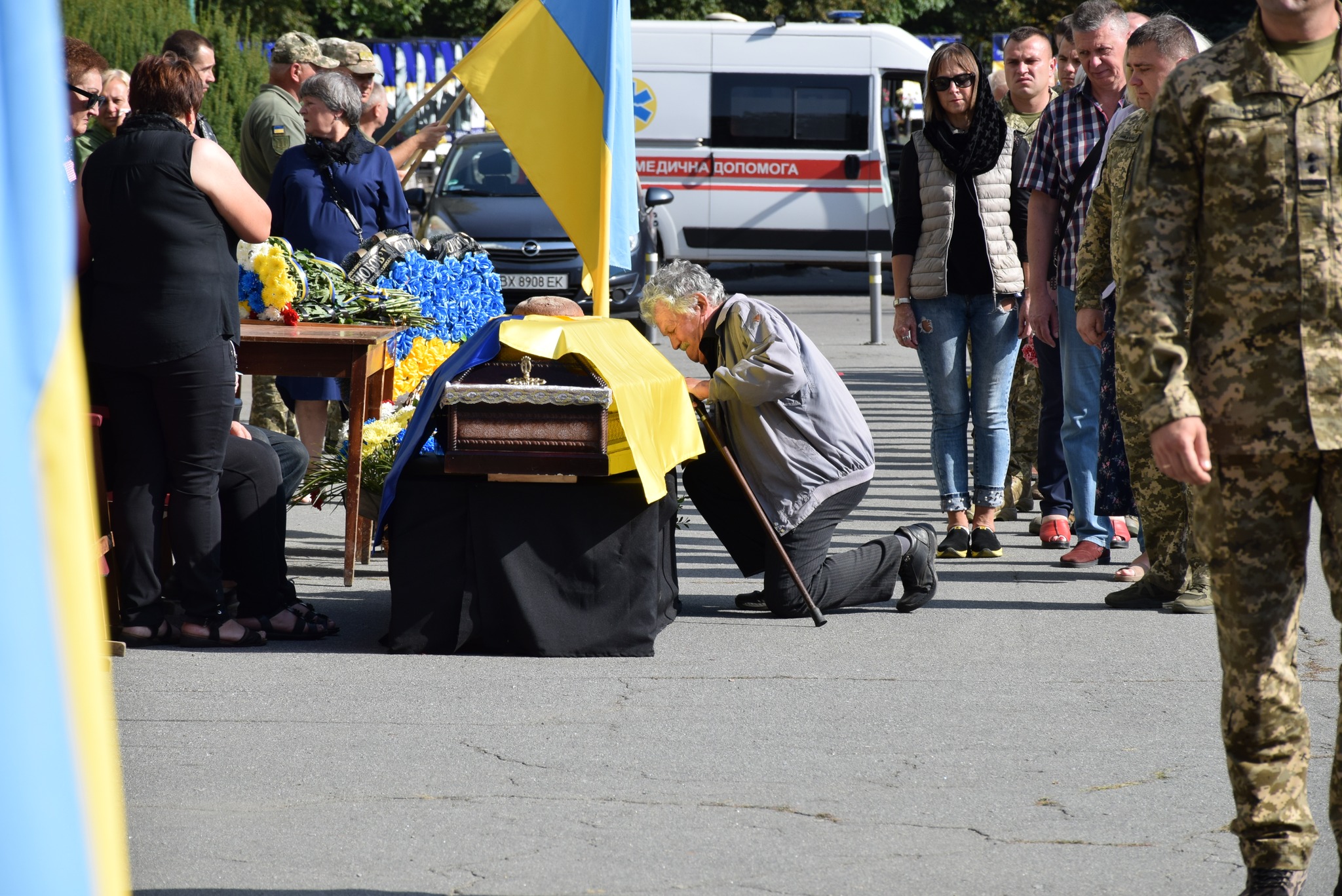 Новини Хмельницького - фото з Їм було 24 і 39 років. Загинули двоє військових з Хмельниччини Возможно, это изображение 7 человек и текст