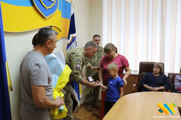 Новини Житомира - фото з Посмертні ордени «За мужність» вручили рідним полеглих Героїв