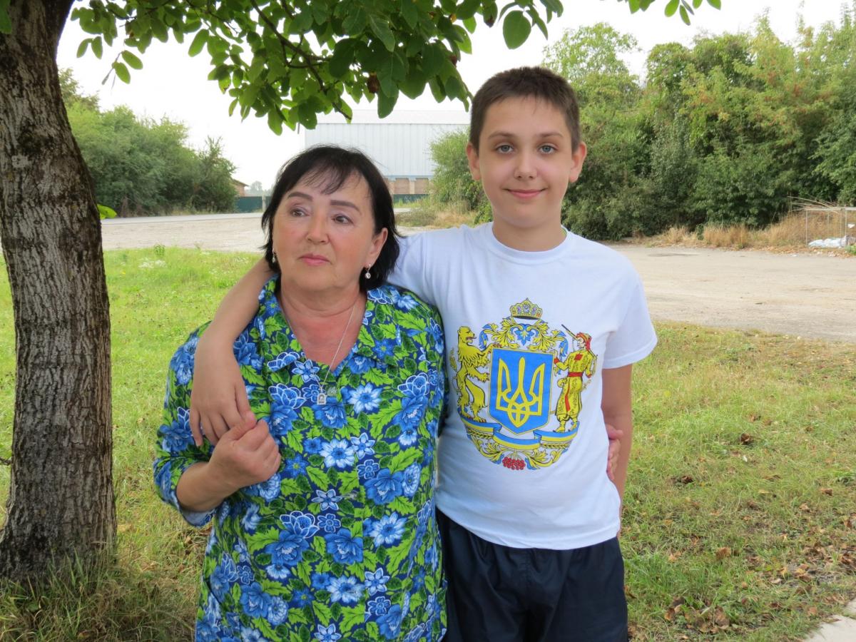 Новини Тернополя - фото з Ліпить динозаврів та мріє обійняти маму: як Дмитрик із бабусею рятувалися від війни