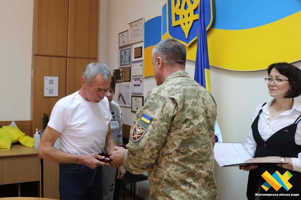 Новини Житомира - фото з Посмертні ордени «За мужність» вручили рідним полеглих Героїв