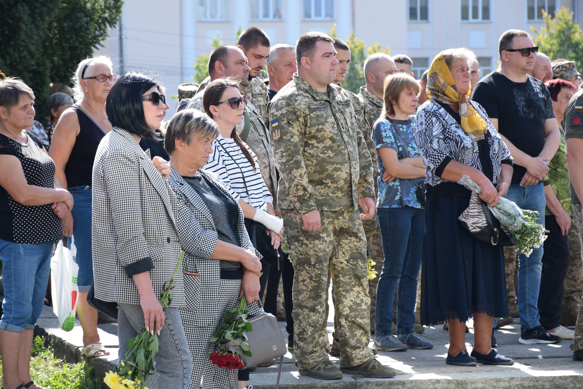Новини Хмельницького - фото з Їм було 24 і 39 років. Загинули двоє військових з Хмельниччини Возможно, это изображение 10 человек