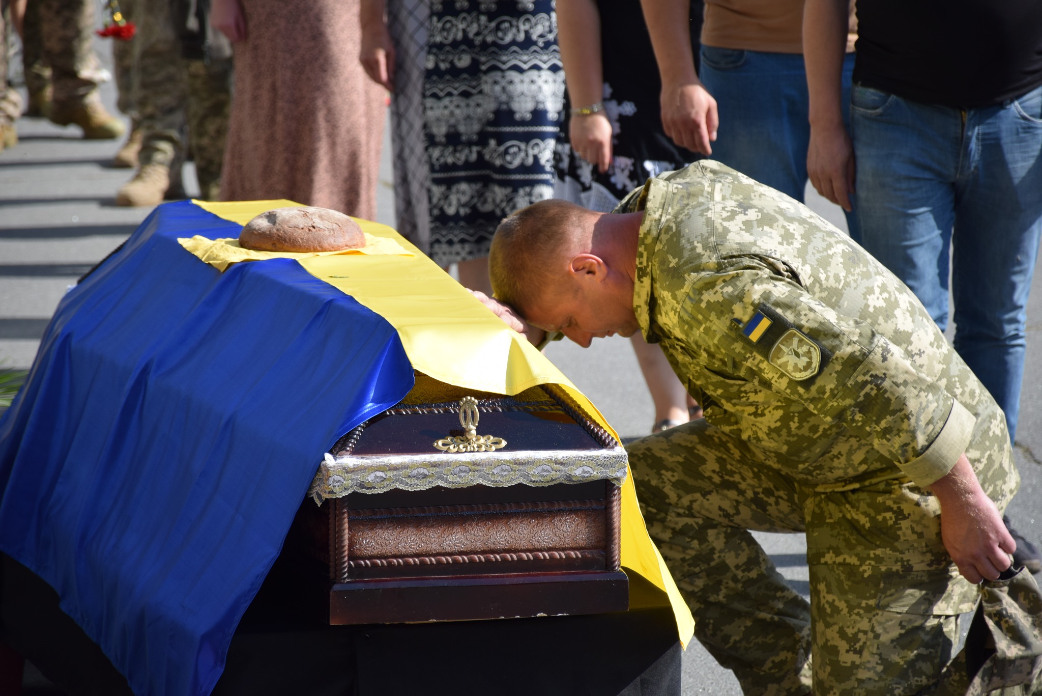 Новини Хмельницького - фото з Їм було 24 і 39 років. Загинули двоє військових з Хмельниччини Возможно, это изображение Могила неизвестного солдата в США и текст