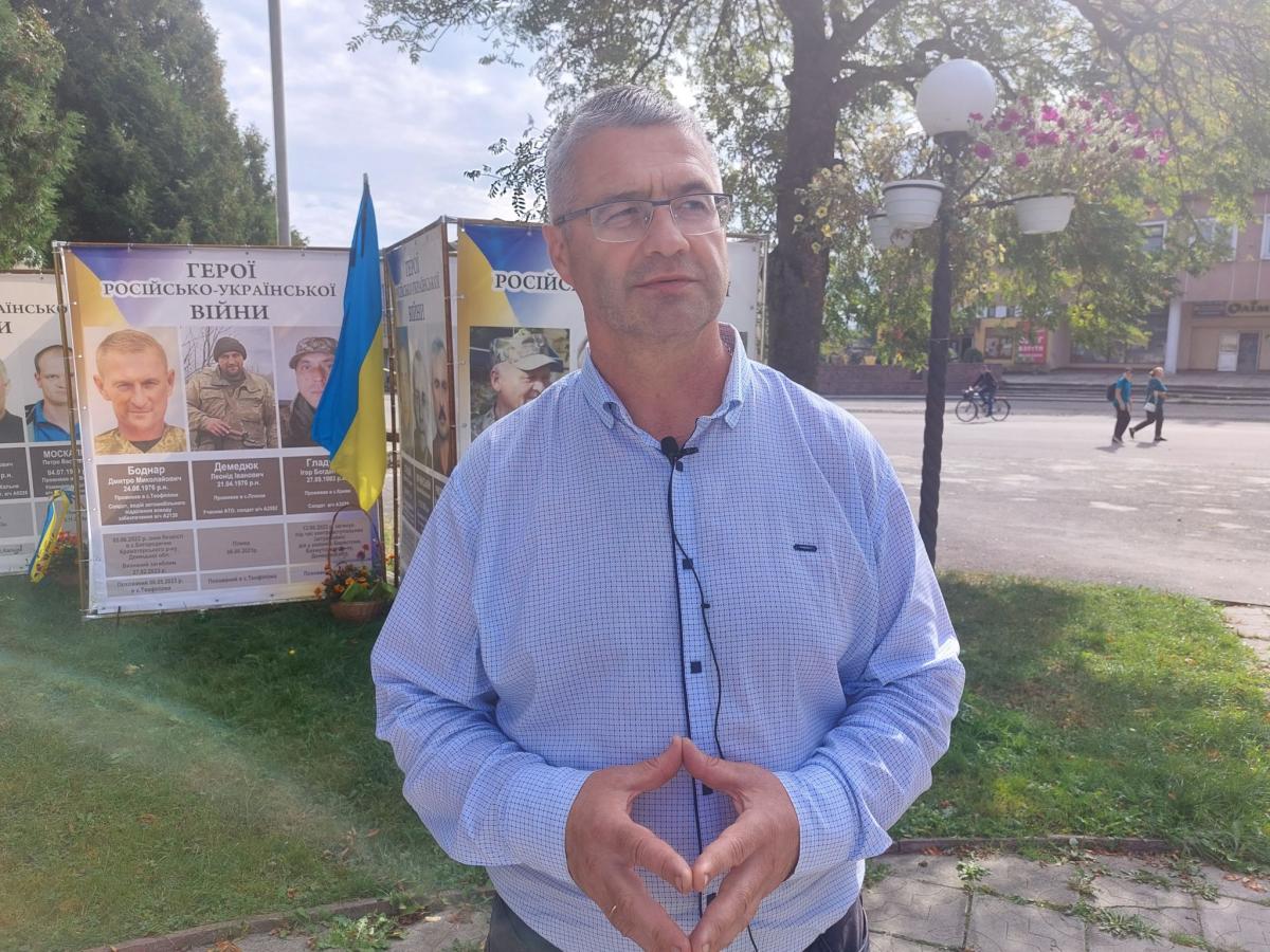 Новини Тернополя - фото з Ліпить динозаврів та мріє обійняти маму: як Дмитрик із бабусею рятувалися від війни