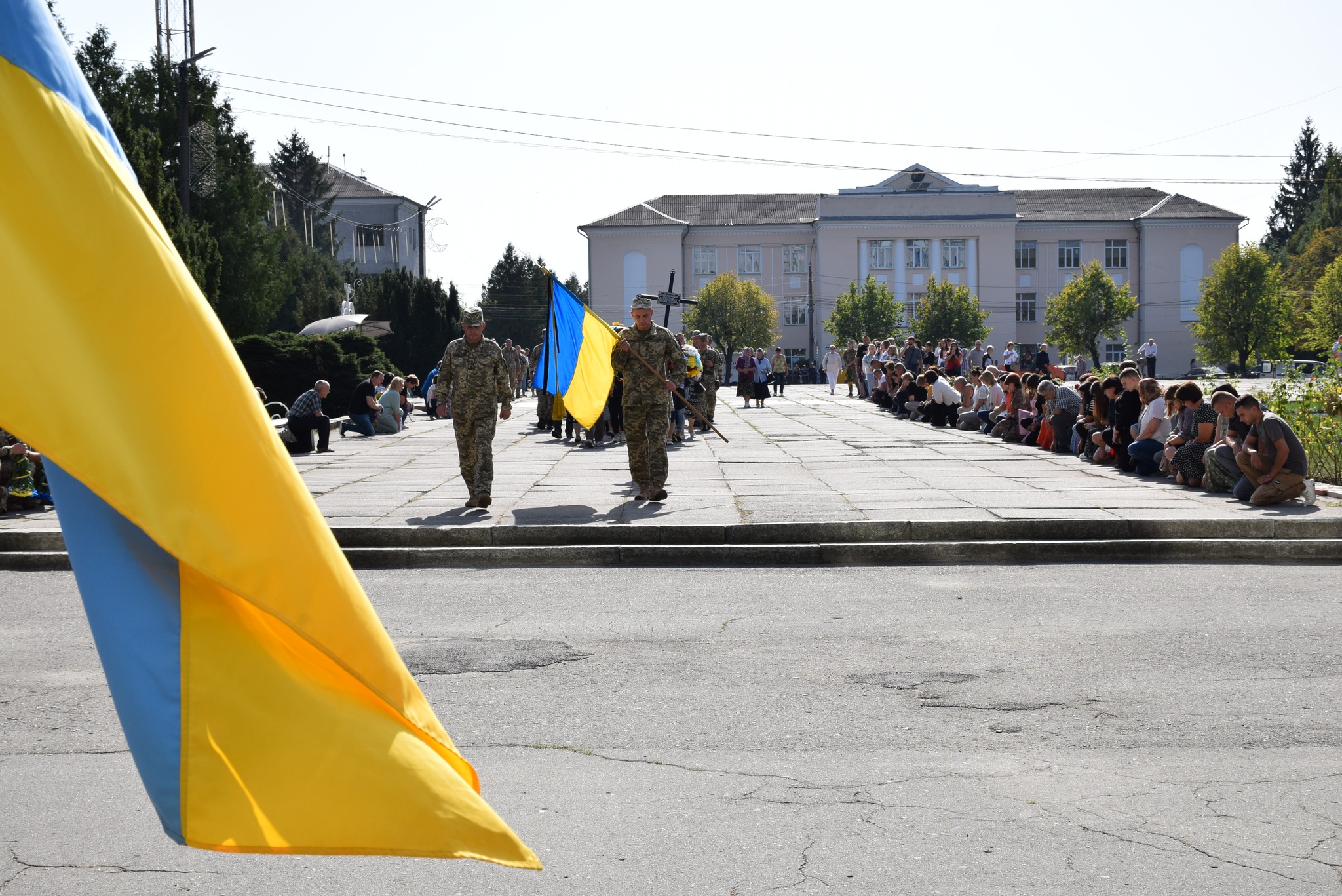 Новини Хмельницького - фото з Їм було 24 і 39 років. Загинули двоє військових з Хмельниччини Возможно, это изображение 6 человек