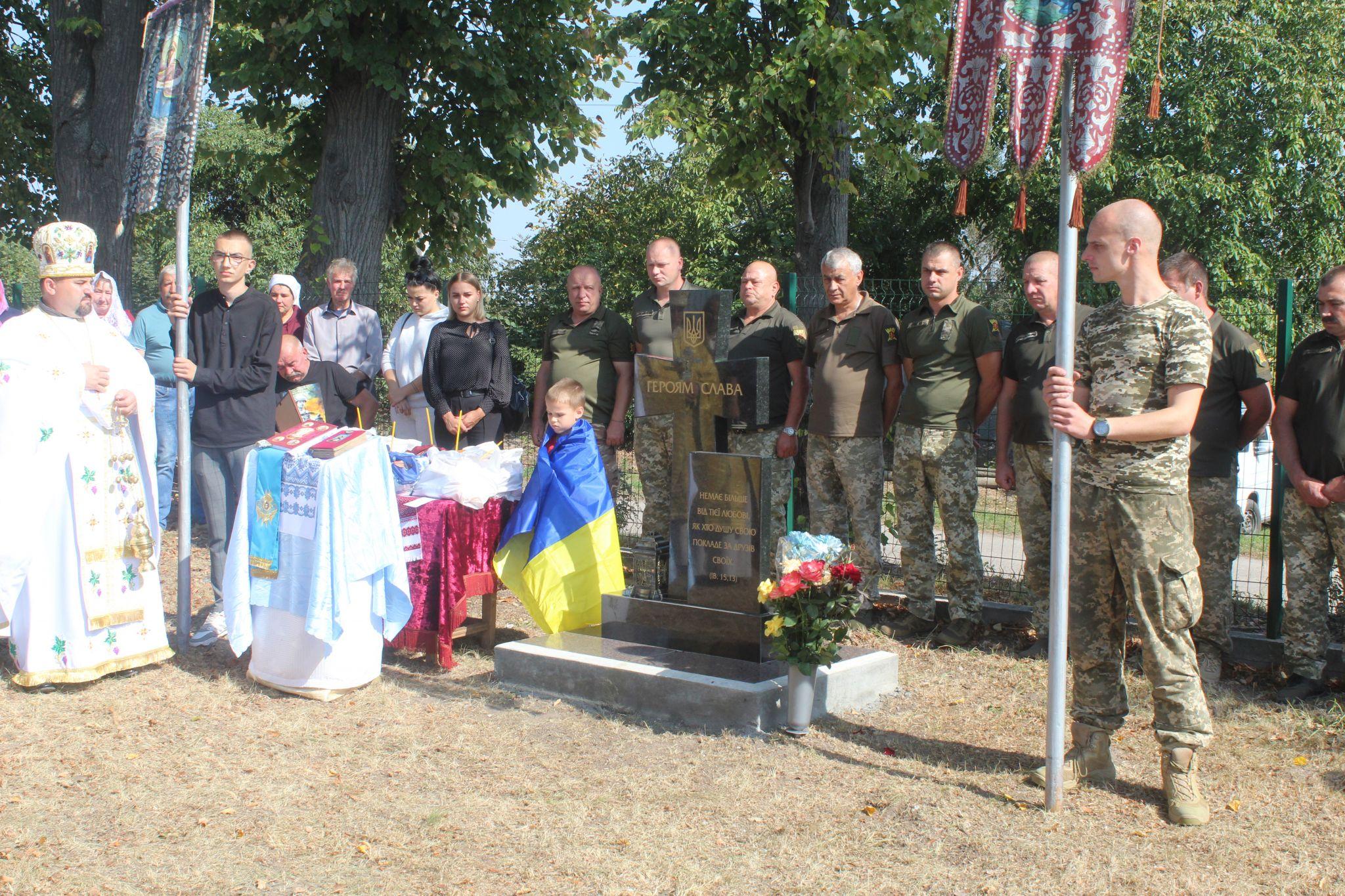 Новини Козятина - фото з В Іванківцях поставили пам’ятник загиблим воїнам