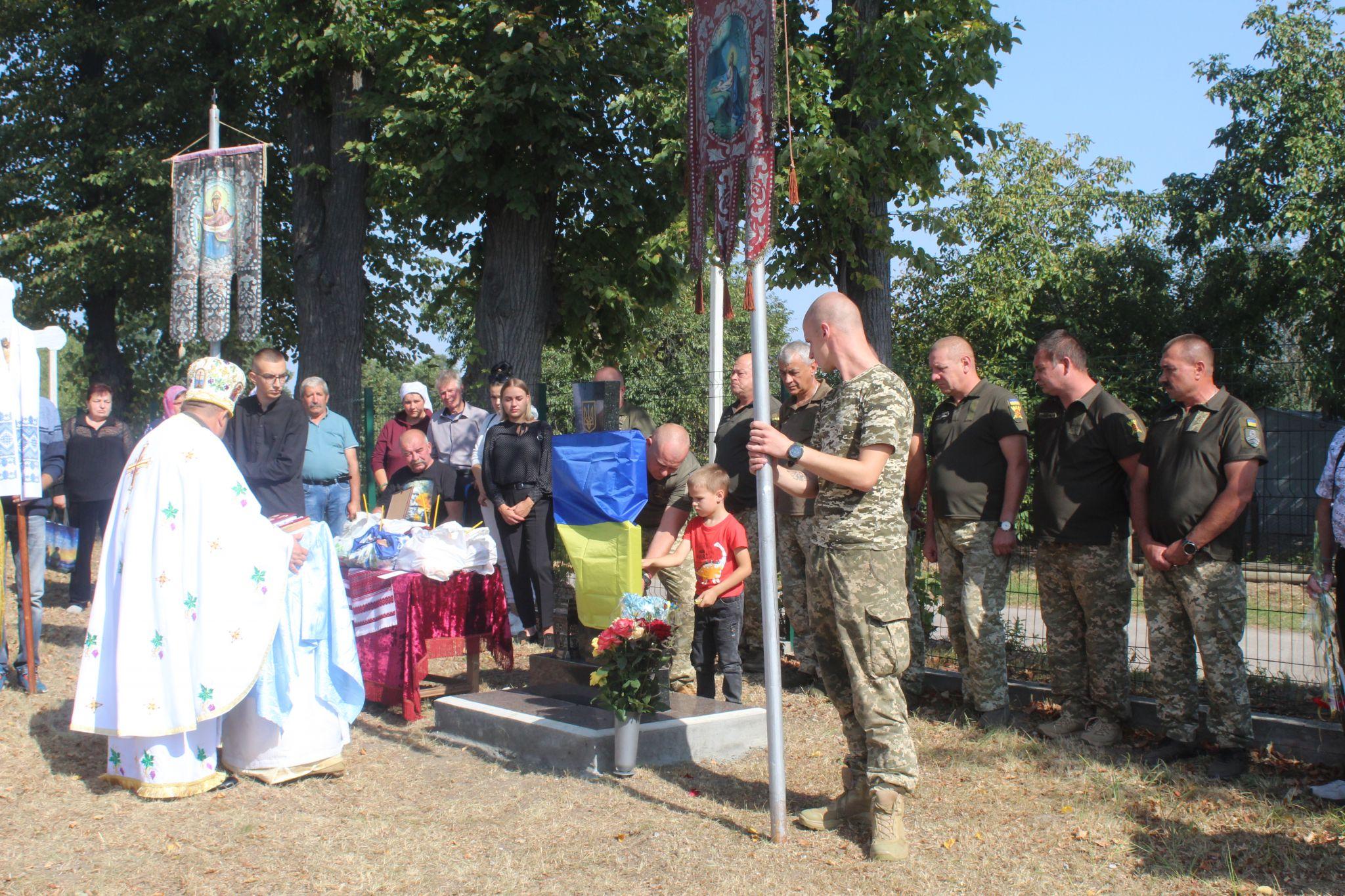 Новини Козятина - фото з В Іванківцях поставили пам’ятник загиблим воїнам