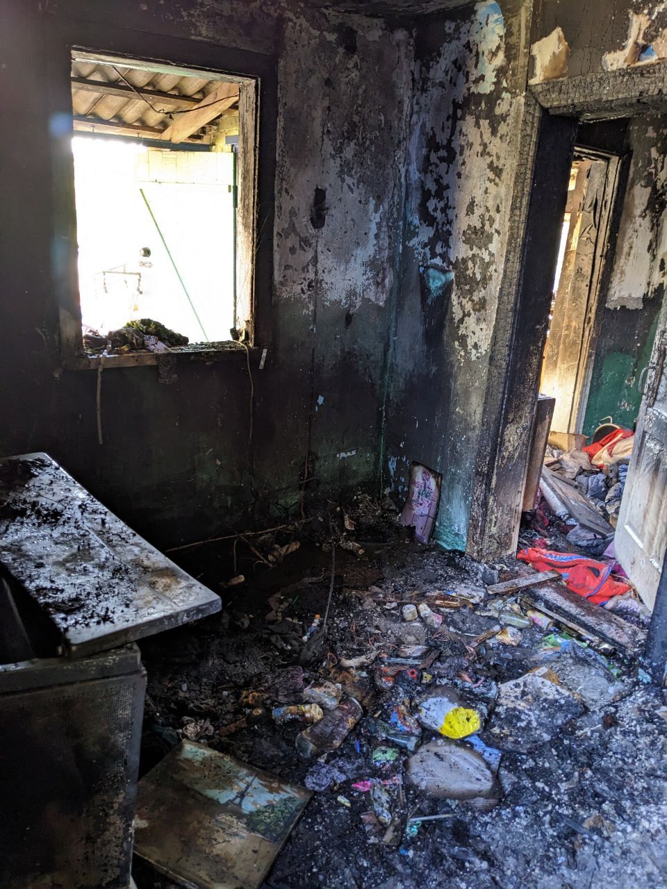 Новини Вінниці - фото з «Артем врятував двох дівчаток». У військового, який на фронті, згоріла хата під Вінницею