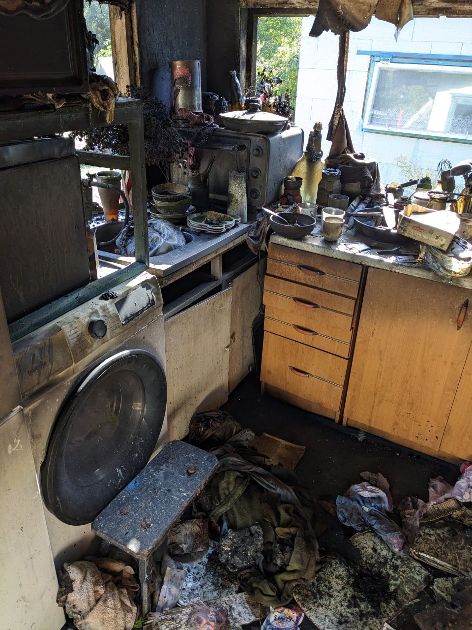 Новини Вінниці - фото з «Артем врятував двох дівчаток». У військового, який на фронті, згоріла хата під Вінницею