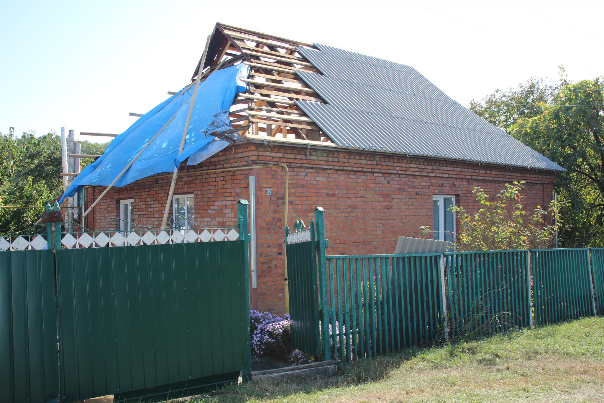Новини Хмельницького - фото з У Хмельницькій громаді продовжують ремонтувати будинки, які постраждали від обстрілу в травні