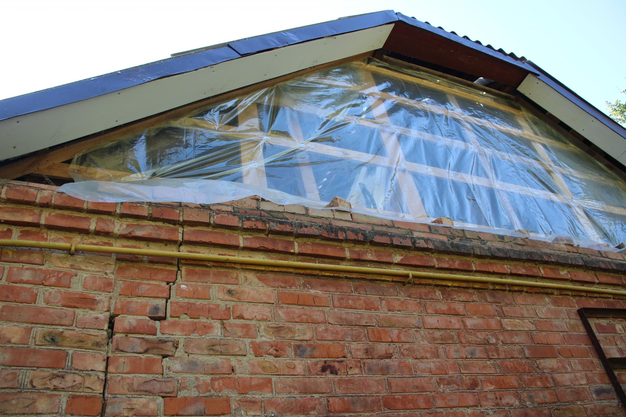 Новини Хмельницького - фото з У Хмельницькій громаді продовжують ремонтувати будинки, які постраждали від обстрілу в травні