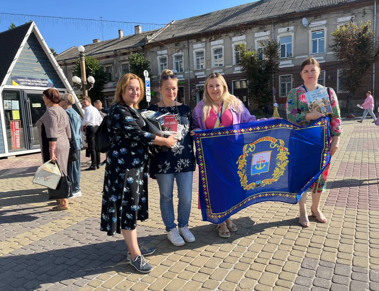 Новини Тернополя - фото з У Тернополі збирають мобільну бібліотеку для ЗСУ: як долучитися