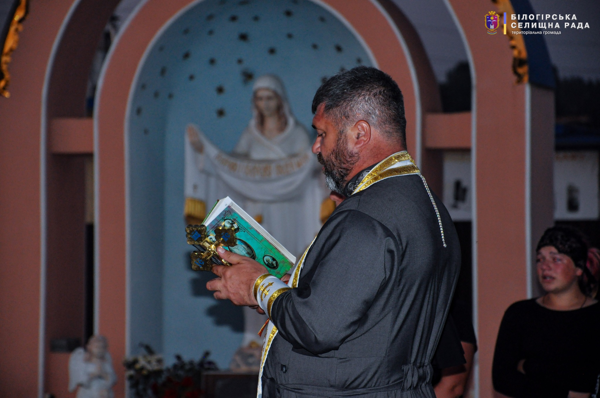 Новини Хмельницького - фото з На Хмельниччині попрощалися з 19-річним Іллею Романовським та 30-річним Олександром Рупташем На зображенні може бути: 2 людини, базиліка Національного храму Непорочного Зачаття та текст