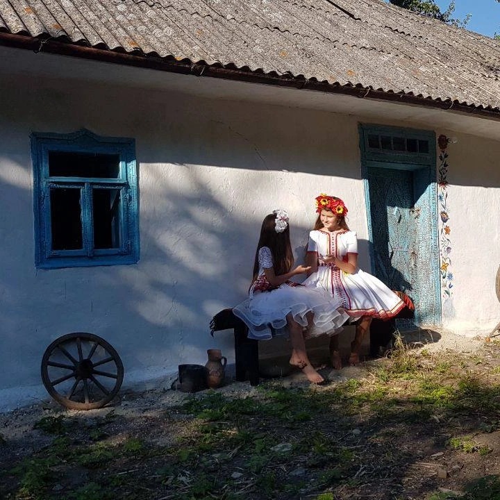 Новини Хмельницького - фото з На Бакоті відкриють етномузей На зображенні може бути: 2 людини та дірндль