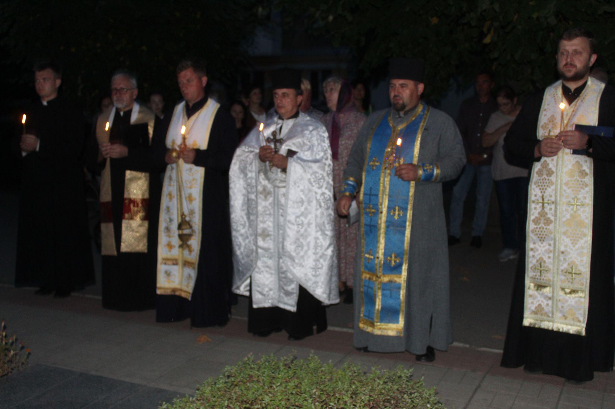 Новини Козятина - фото з Воїнам небесного війська священники співали панахиду