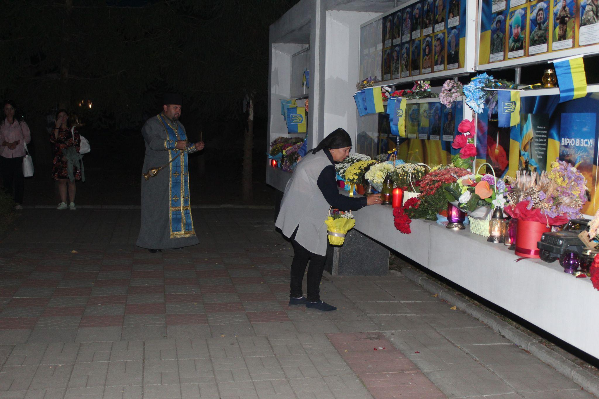 Новини Козятина - фото з Воїнам небесного війська священники співали панахиду