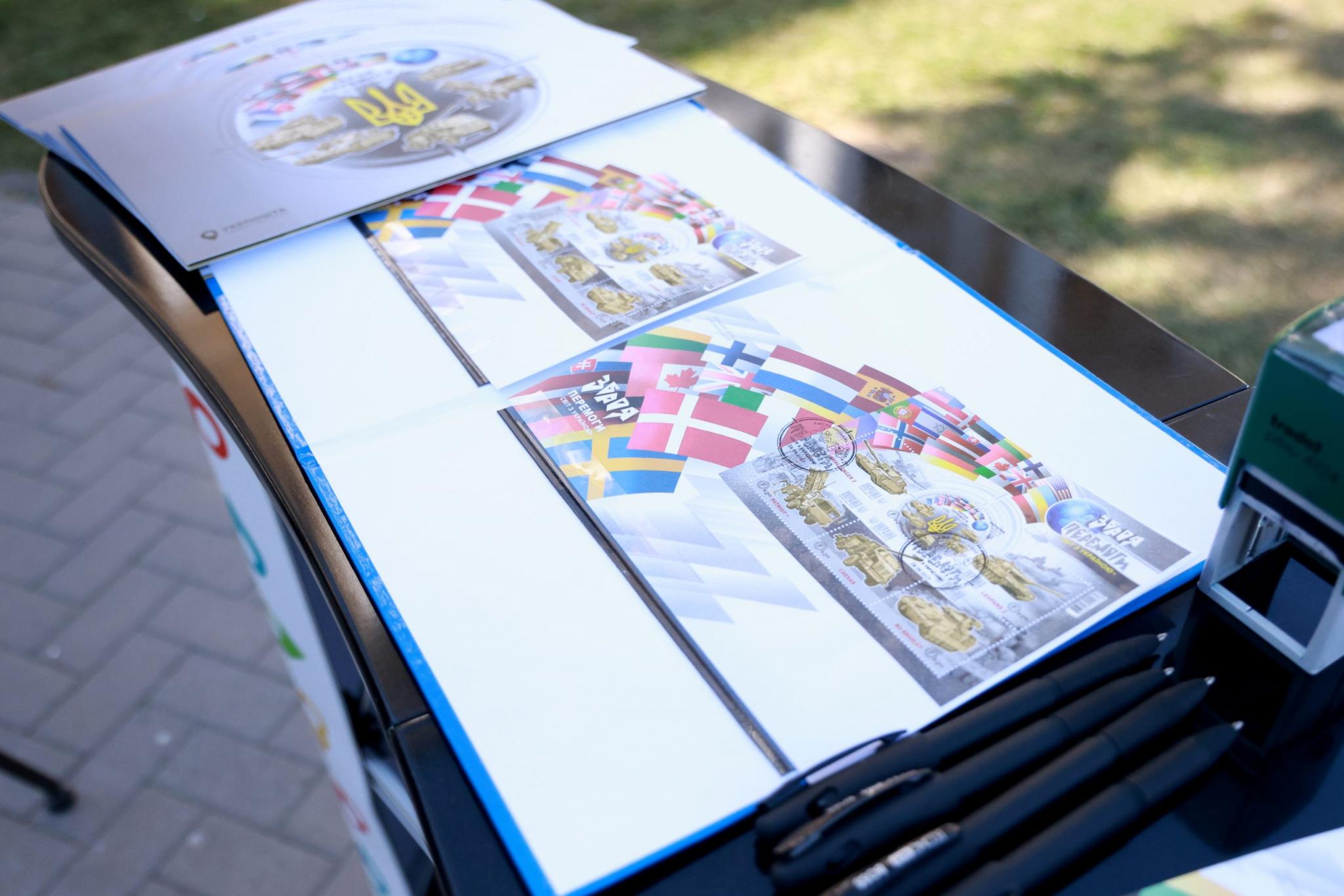 Новини Хмельницького - фото з «Зброя Перемоги. Світ з Україною». У Хмельницькому погасили нову марку