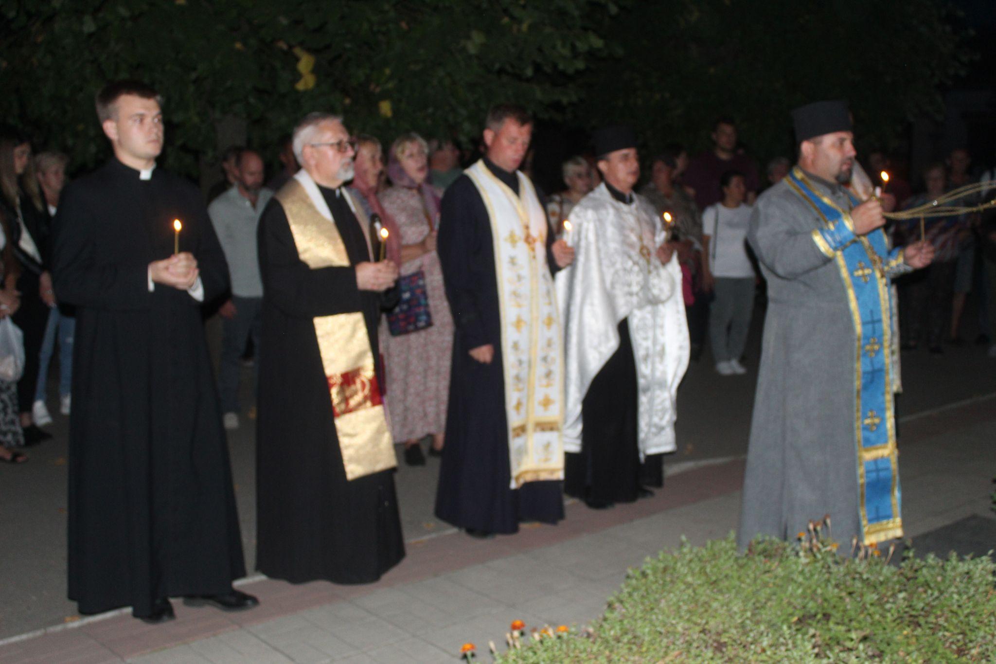 Новини Козятина - фото з Воїнам небесного війська священники співали панахиду