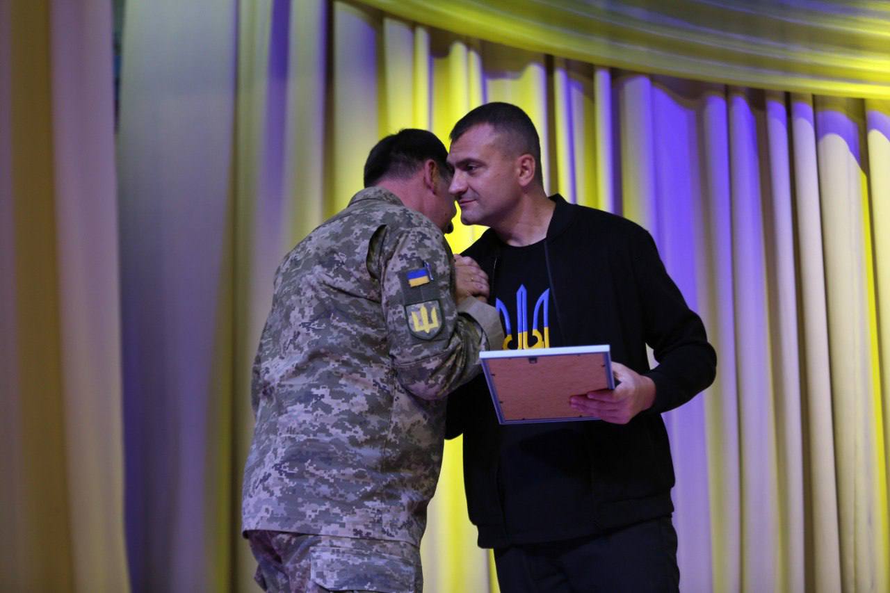 Новини Хмельницького - фото з У Хмельницькому вручили відзнаки військовим, волонтерам, медикам