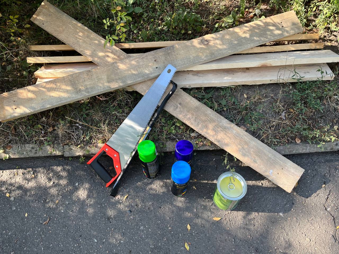 Новини Тернополя - фото з Тернопільська молодь облаштовує біля бібліотеки сучасний сквер