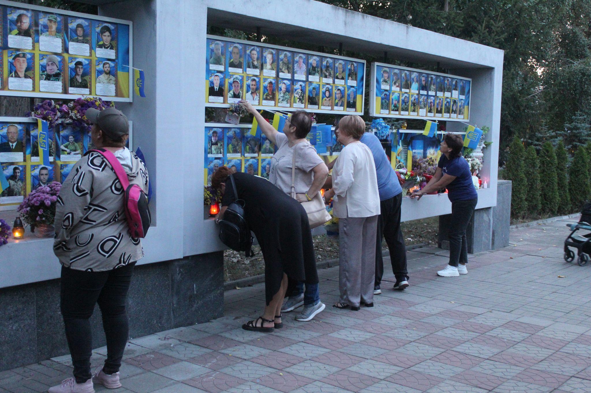 Новини Козятина - фото з Воїнам небесного війська священники співали панахиду