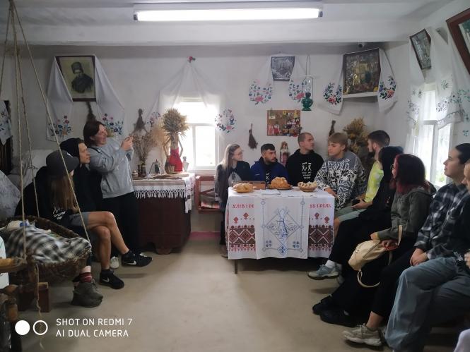 Новини Козятина - фото з До Музею хліба завітали волонтери, які створюють у Глухівцях інклюзивний тренажерний зал