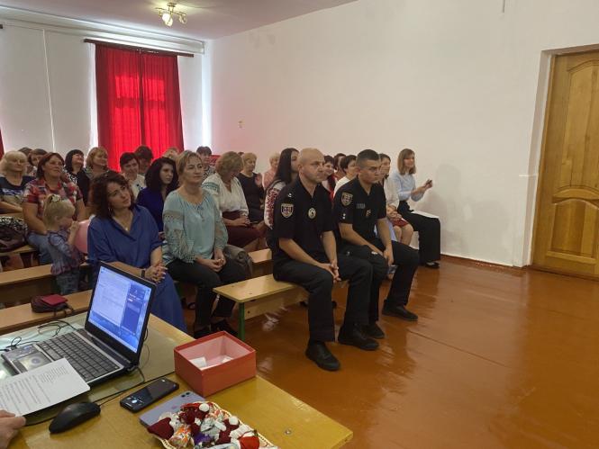 Новини Козятина - фото з Після концерту, була бесіда з дітьми. До Самгородоцької школи приїздила поліція