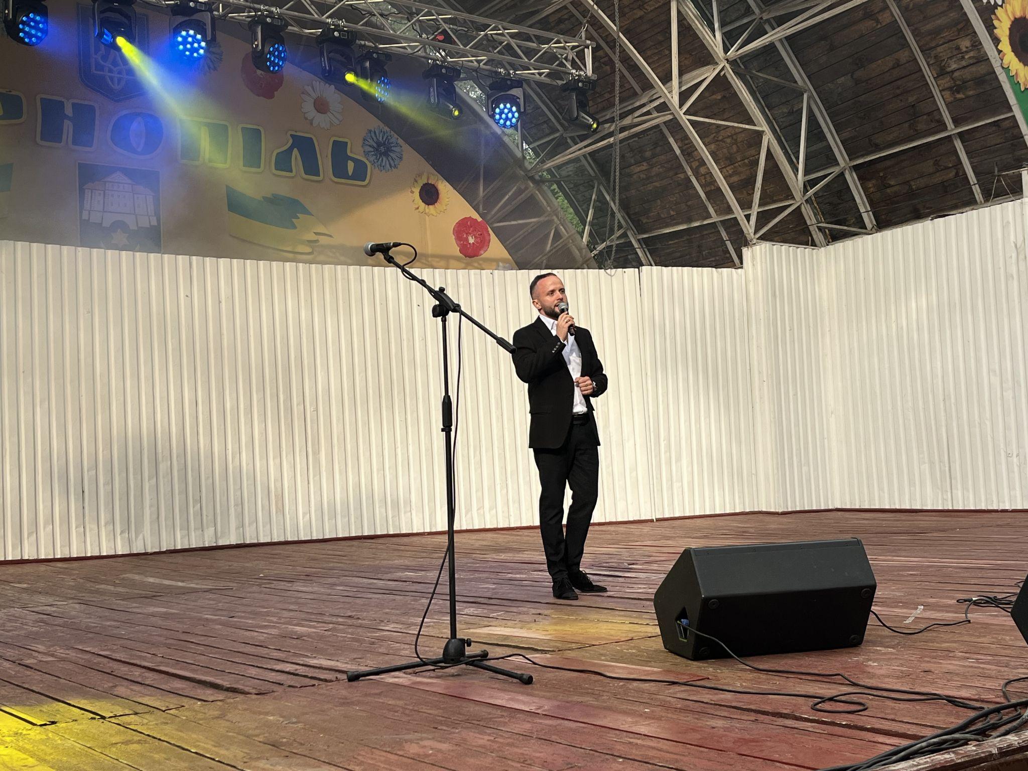 Новини Тернополя - фото з На благодійному концерті у Тернополі збирали кошти на «очі для ЗСУ»