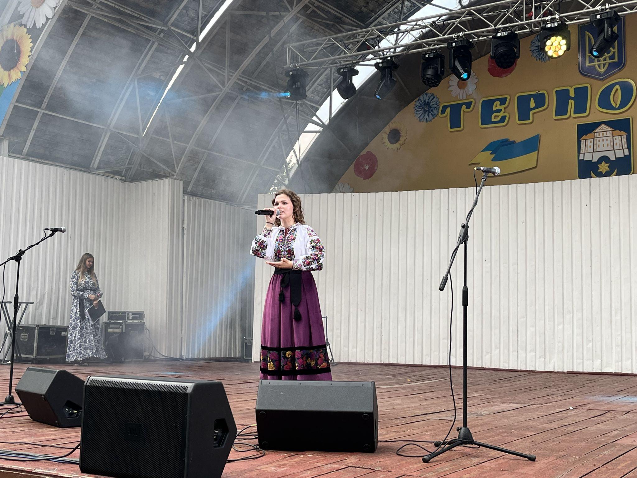 Новини Тернополя - фото з На благодійному концерті у Тернополі збирали кошти на «очі для ЗСУ»