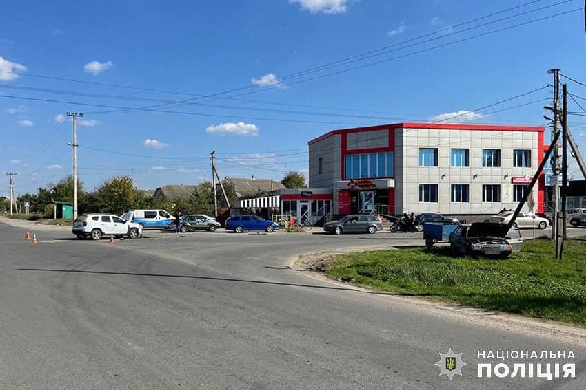 Новини Хмельницького - фото з У Хмельницькому районі сталися дві аварії. Є травмовані Возможно, это изображение дорога и текст