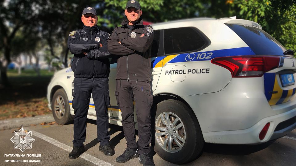 Новини Житомира - фото з 13-річного мандрівника повернули рідним завдяки небайдужим людям На зображенні може бути: 2 людини та текст