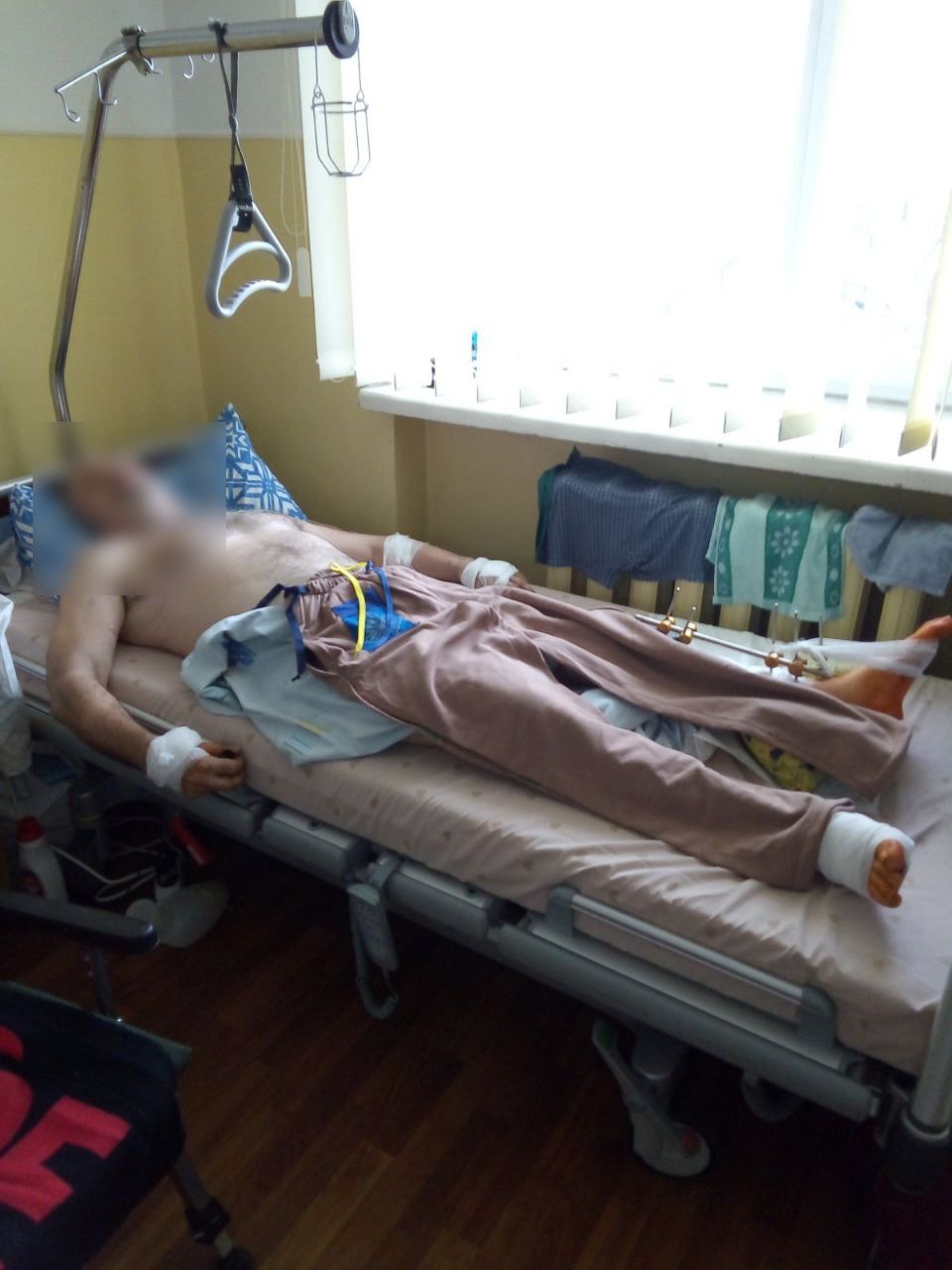 Новини Тернополя - фото з На липучках та зав’язках: «Швейна рота» у Тернополі створює адаптивний одяг для поранених бійців