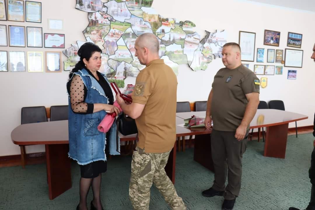 Возможно, это изображение 3 человека