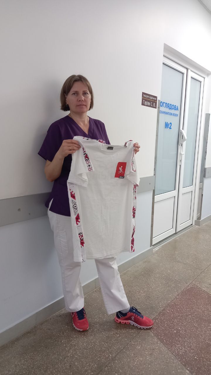 Новини Тернополя - фото з На липучках та зав’язках: «Швейна рота» у Тернополі створює адаптивний одяг для поранених бійців