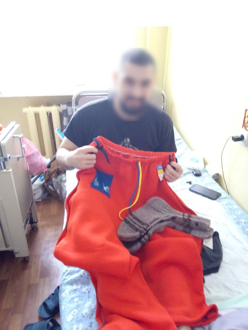 Новини Тернополя - фото з На липучках та зав’язках: «Швейна рота» у Тернополі створює адаптивний одяг для поранених бійців