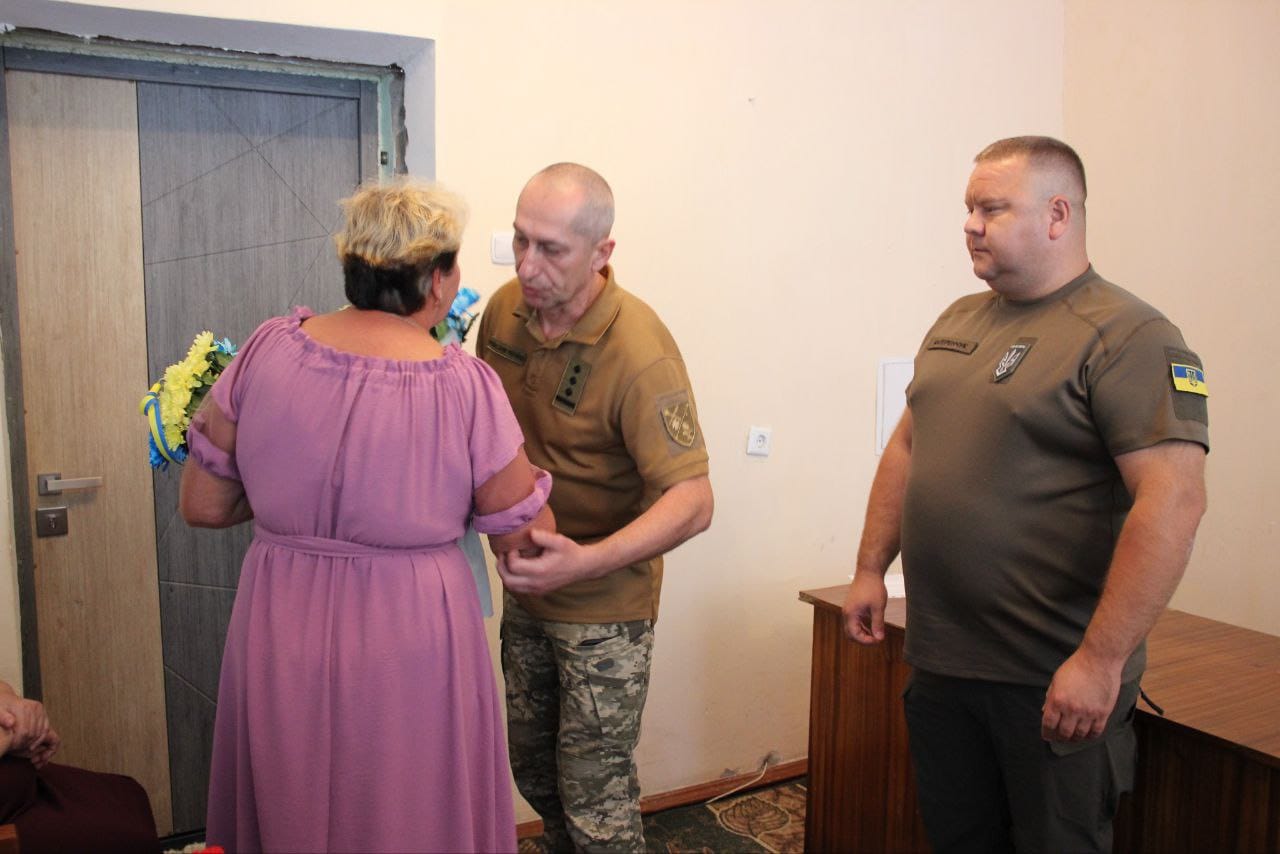 Возможно, это изображение 4 человека