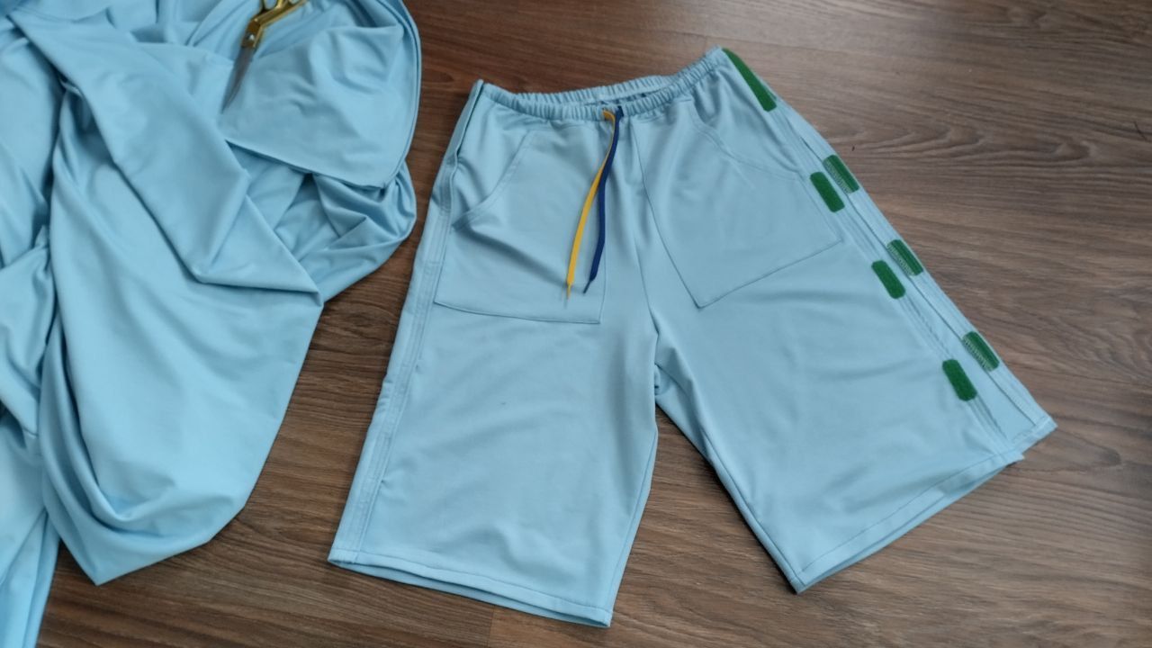 Новини Тернополя - фото з На липучках та зав’язках: «Швейна рота» у Тернополі створює адаптивний одяг для поранених бійців