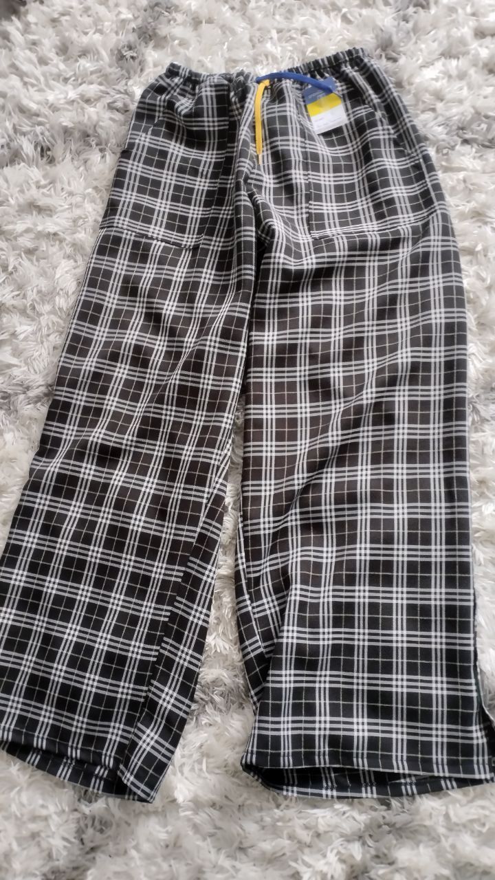 Новини Тернополя - фото з На липучках та зав’язках: «Швейна рота» у Тернополі створює адаптивний одяг для поранених бійців