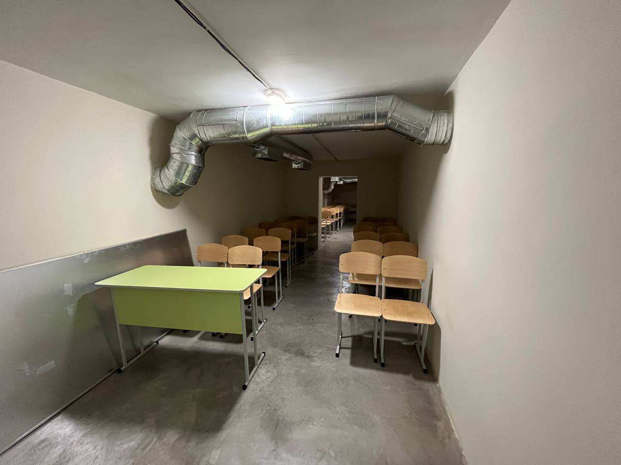 Новини Тернополя - фото з Мають проектори та зони відпочинку: ми побували в трьох шкільних укриттях Тернополя