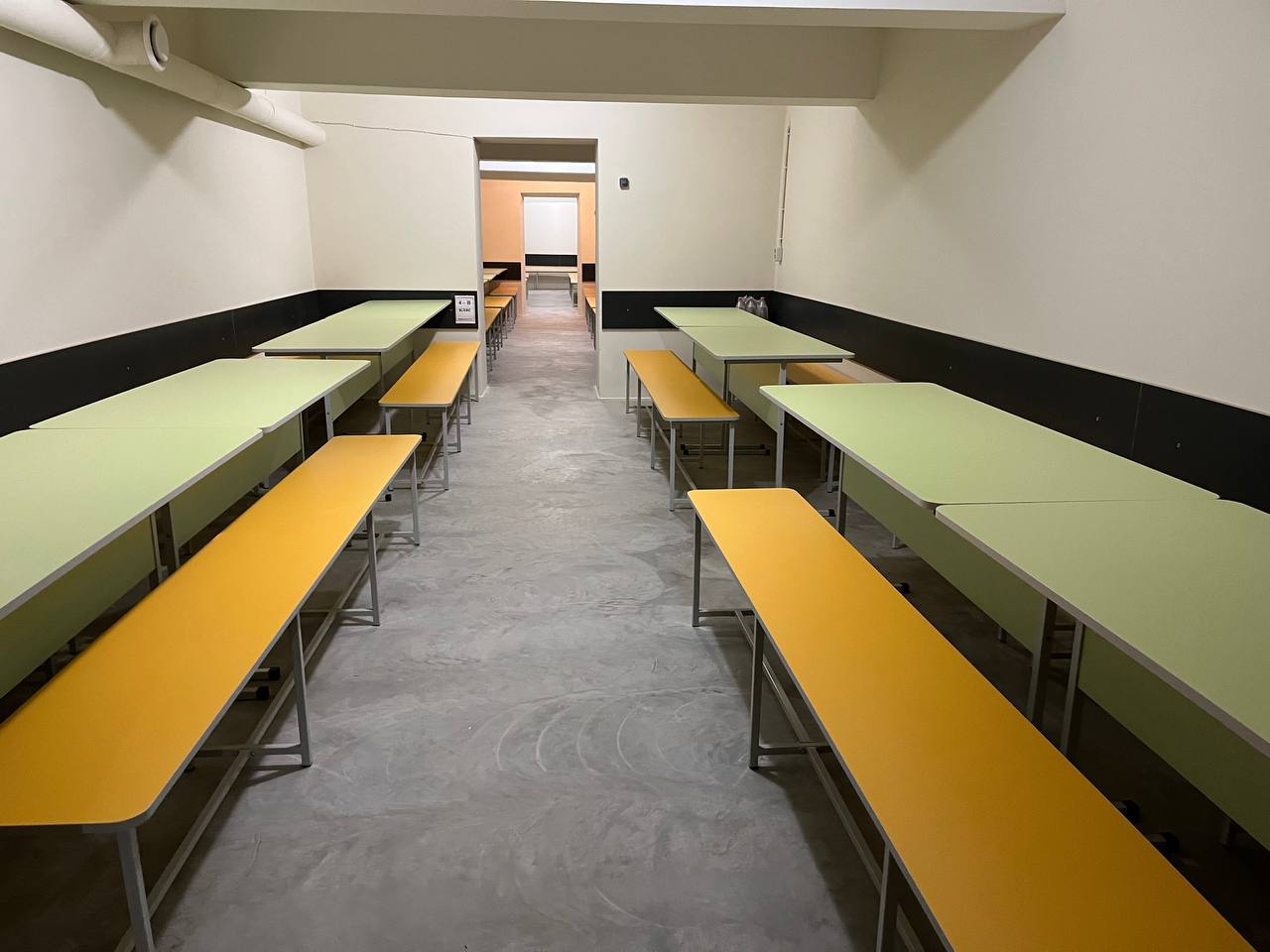 Новини Тернополя - фото з Мають проектори та зони відпочинку: ми побували в трьох шкільних укриттях Тернополя