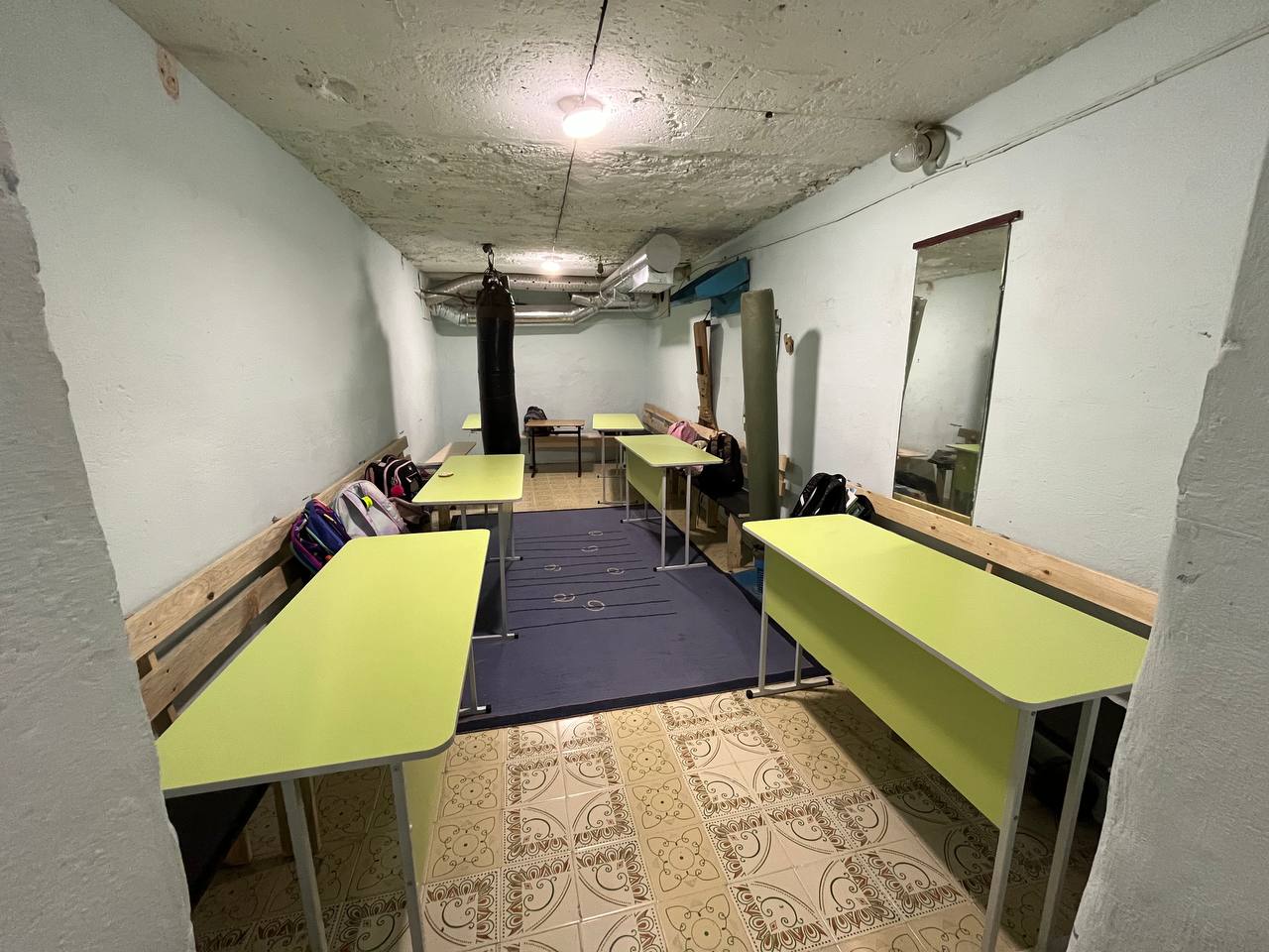 Новини Тернополя - фото з Мають проектори та зони відпочинку: ми побували в трьох шкільних укриттях Тернополя