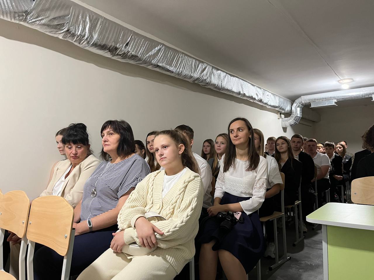 Новини Тернополя - фото з Мають проектори та зони відпочинку: ми побували в трьох шкільних укриттях Тернополя