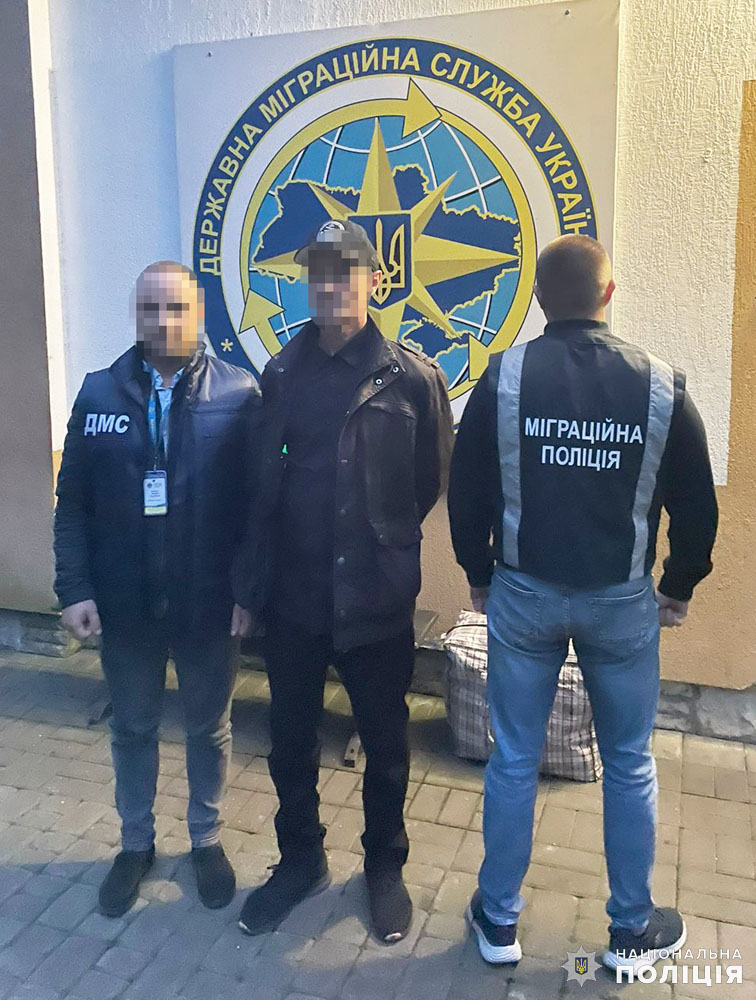 за поданням поліцейських житомирщини громадянина рф примусово видворять з україни