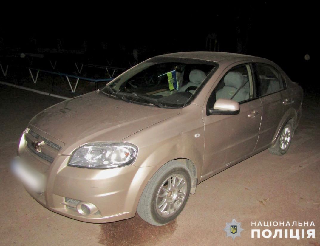 посиденьки у овруцькій громаді закінчилися угоном автівки іменинника: поліцейські встановили причетного