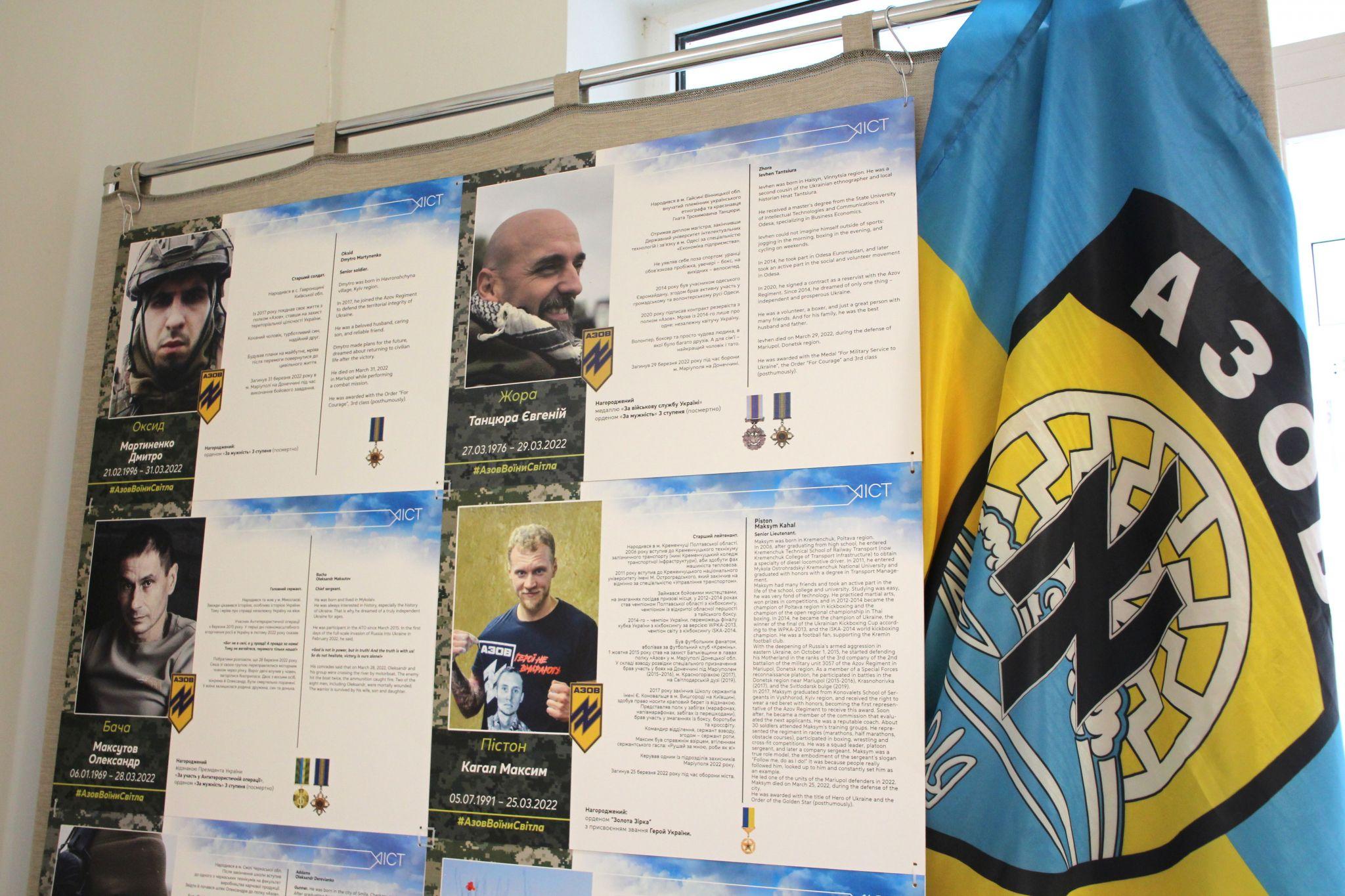 Новини Хмельницького - фото з «Янголи Маріуполя»: у Хмельницькому розгорнули фотовиставку, присвячену азовцям